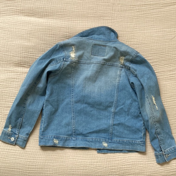 NWOT! Levi’s denim jacket - distressed details . Size US S (8-10 years old) - Picture 2 of 5